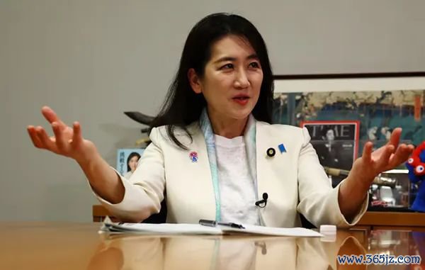 日本斟酌员松川瑠衣